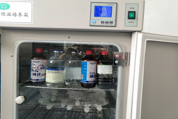 恒温培养箱.jpg 恒温培养箱.jpg