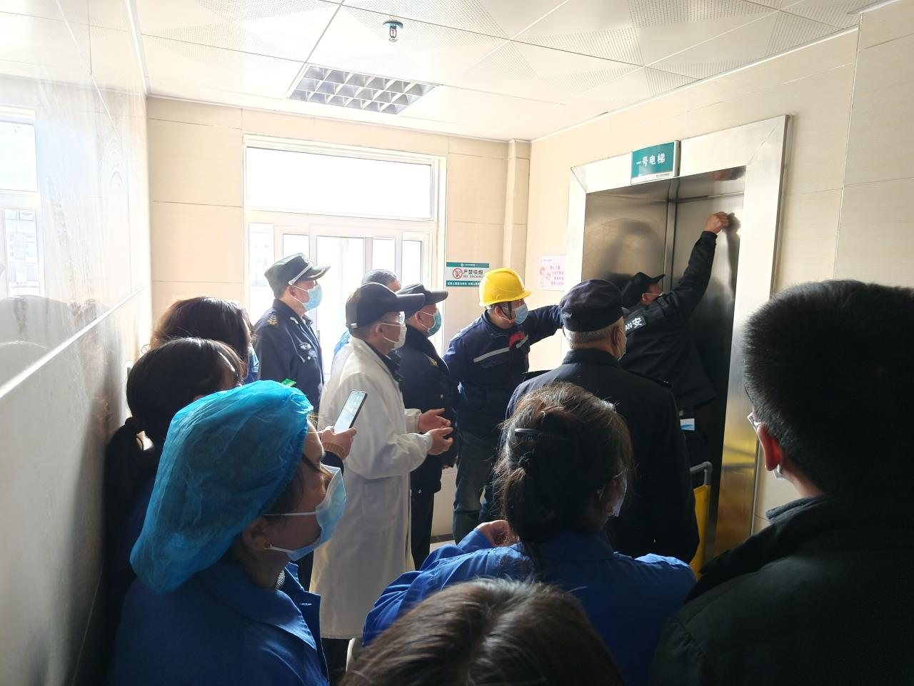 电梯困人救援.png 电梯困人救援.png