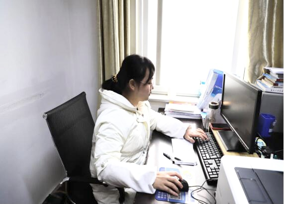 党婧.png