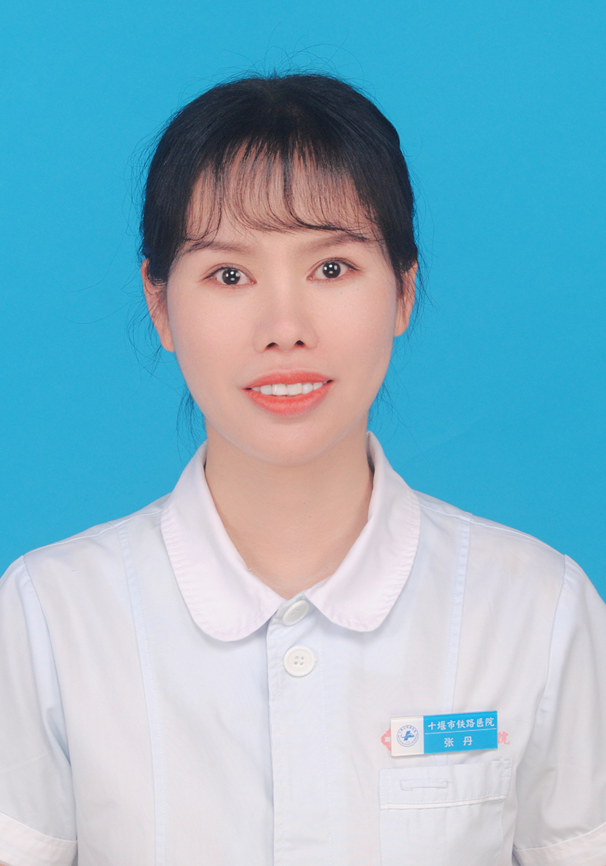 张丹证件照.jpg