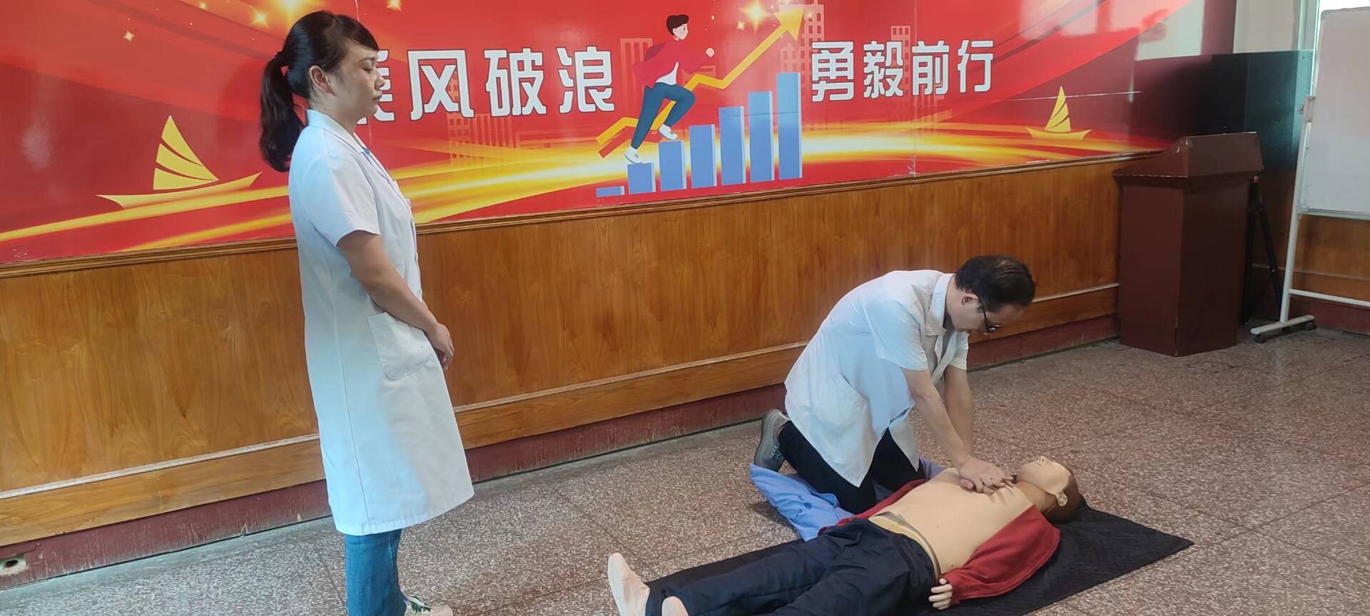 急救知识进工业园2.jpg 急救知识进工业园2.jpg