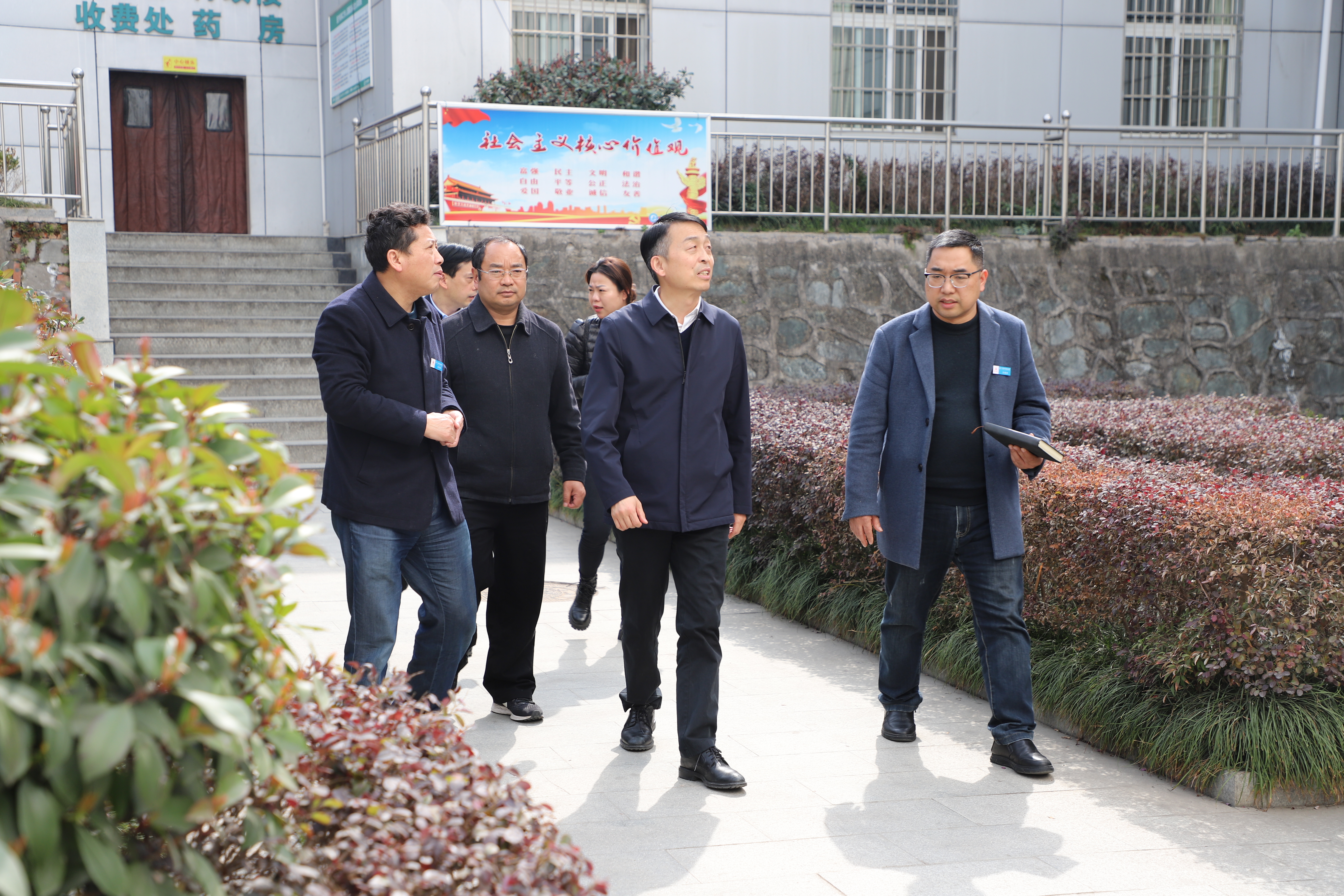 视察住院部.JPG