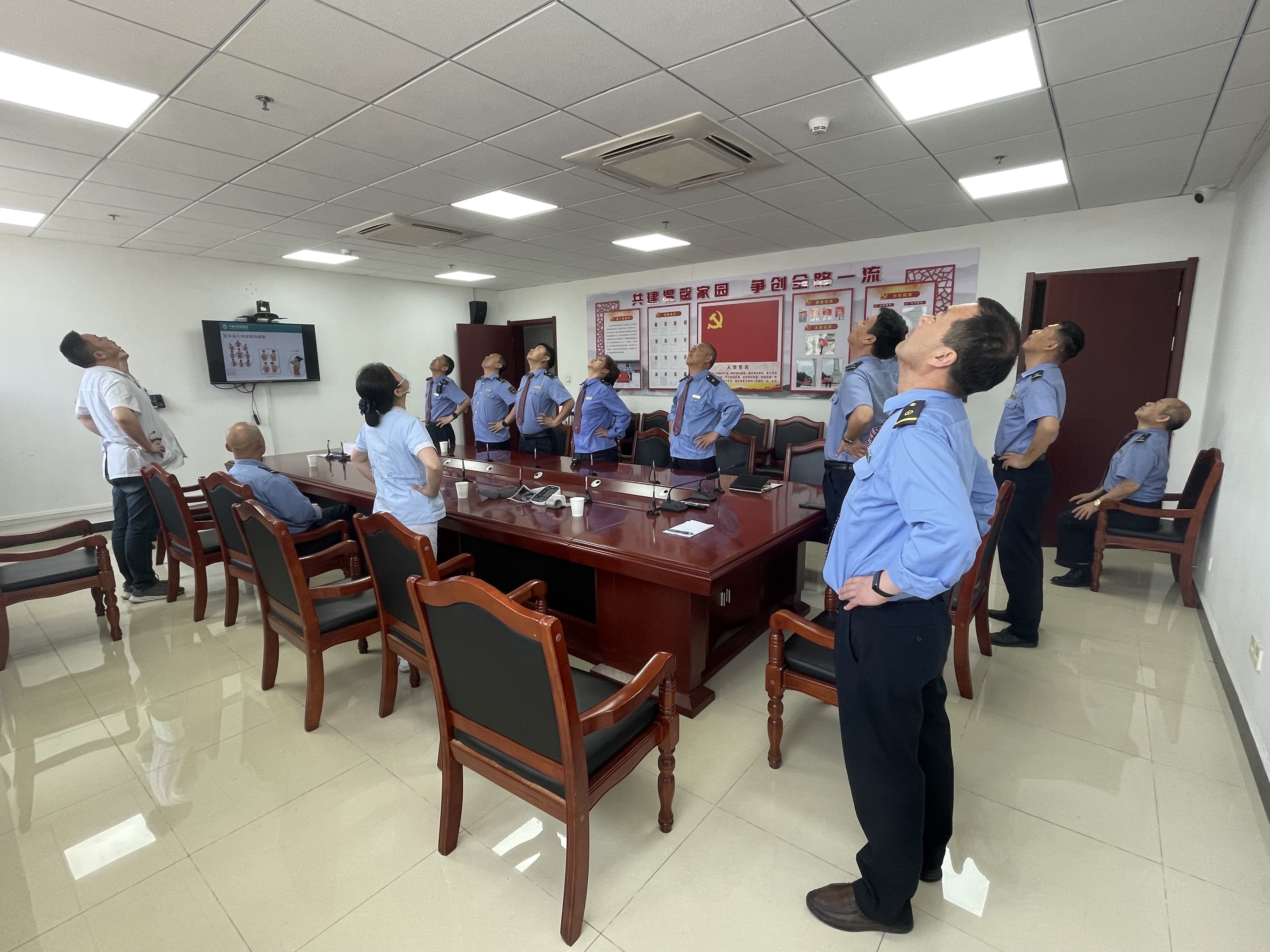 进站区2.jpg 进站区2.jpg